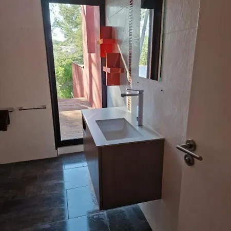 Avec Piscine Et Dépendance * Nîmes
