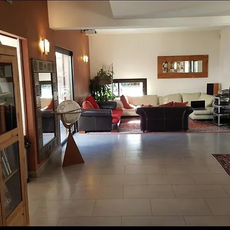 Villa Avec Piscine Et Dépendance *