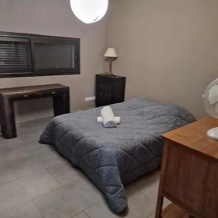 Avec Piscine Et Dépendance