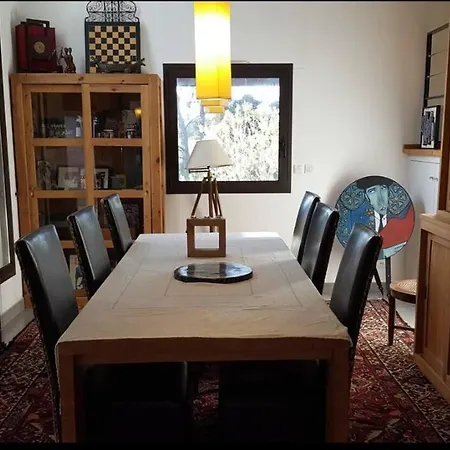 Avec Piscine Et Dependance Villa