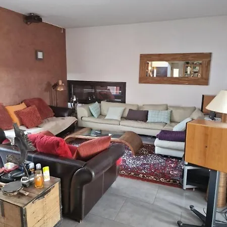 Avec Piscine Et Dépendance Villa
