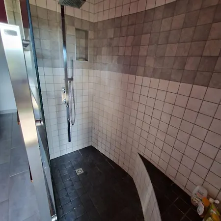 Avec Piscine Et Dépendance Villa *