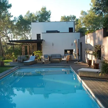Avec Piscine Et Dépendance Villa Nîmes